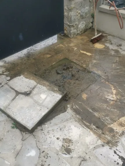 Refoulement sur un regard de terrasse avant notre intervention au Mans